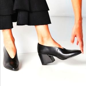Vagabond Olivia Black Leather Glove Heel